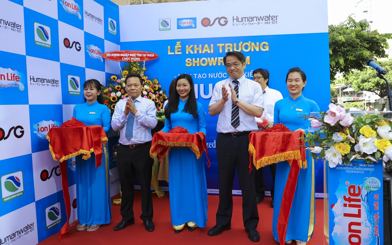 khai-truong-showroom-hu121